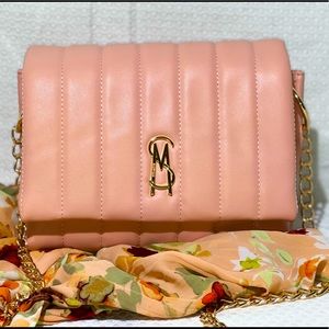 New! Steve Madden Shoulder bag with Gold tone chain.